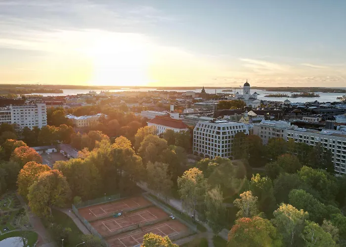 Radisson Red מלון 4*