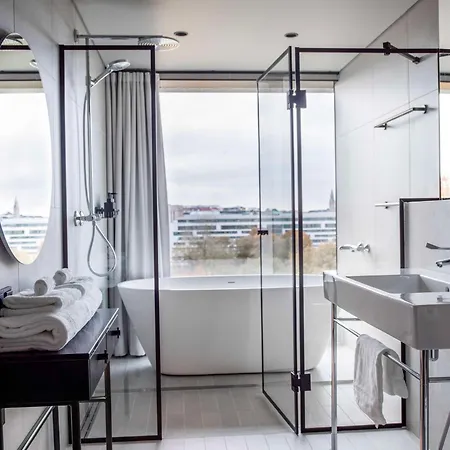 Hotel Radisson Red 4*