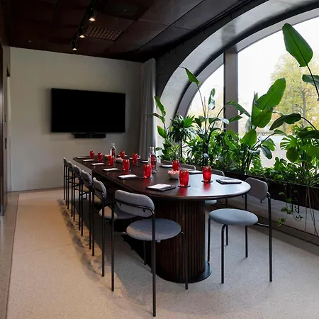 Radisson Red Отель