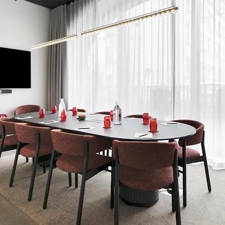 Отель Radisson Red 4*