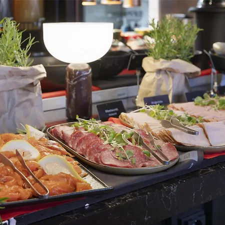 Radisson Red Hotel 4*