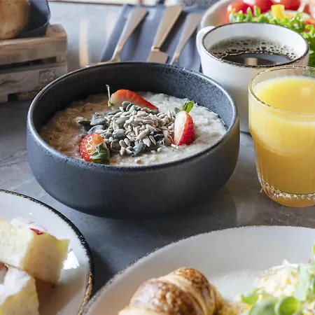 فندق Radisson Red 4*