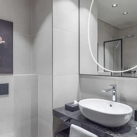 فندق Radisson Red 4*