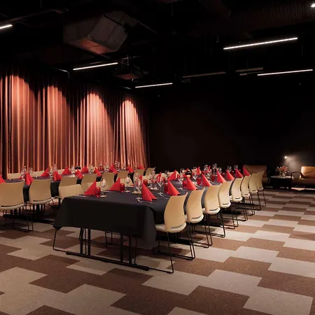 فندق Radisson Red