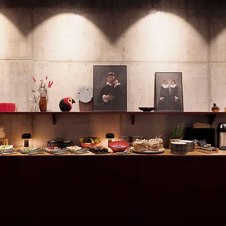 Отель Radisson Red 4*