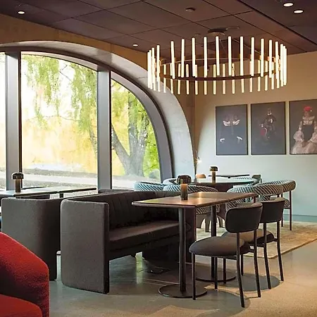 Radisson Red Hotel