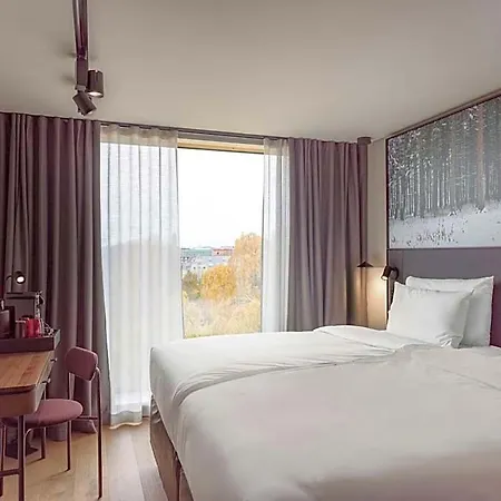 Radisson Red