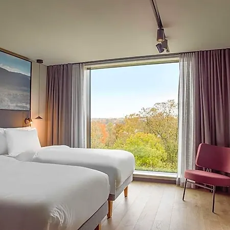 Radisson Red 4*