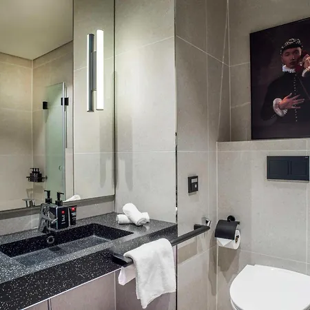 Radisson Red Hotel